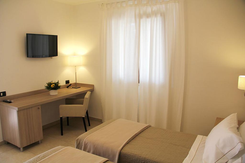 Relais Lali' Guest House Мотола Стая снимка