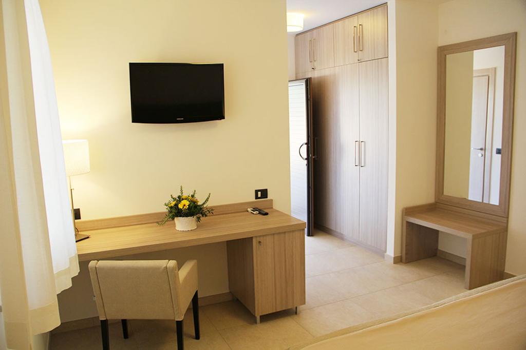 Relais Lali' Guest House Мотола Стая снимка