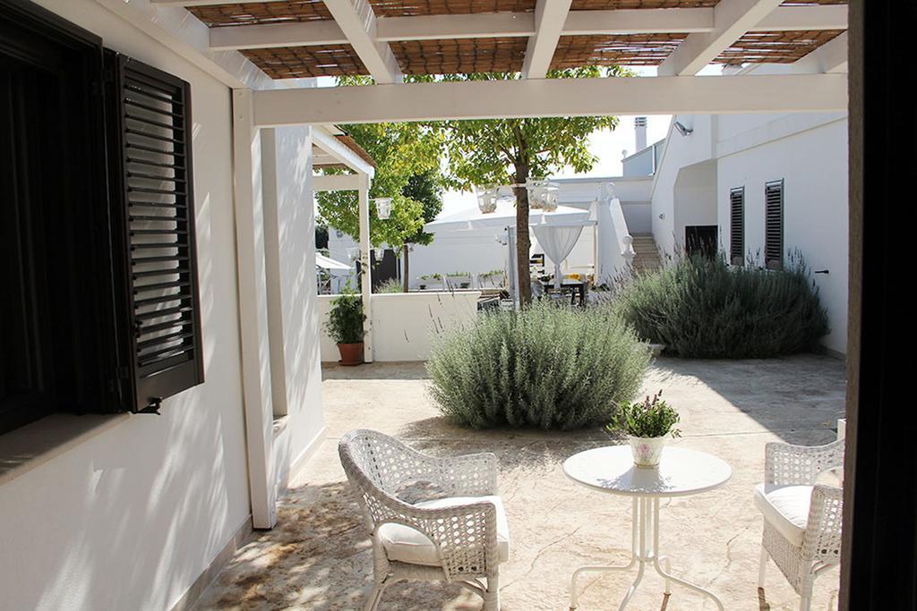 Relais Lali' Guest House Мотола Стая снимка