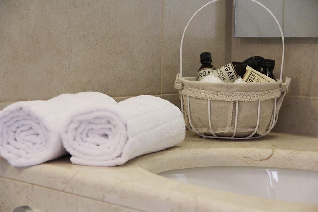 Relais Lali' Guest House Мотола Стая снимка